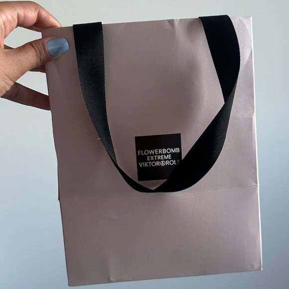Viktor & Rolf Flowerbomb Extreme Eau De Parfum Spray - Picture 3 of 3